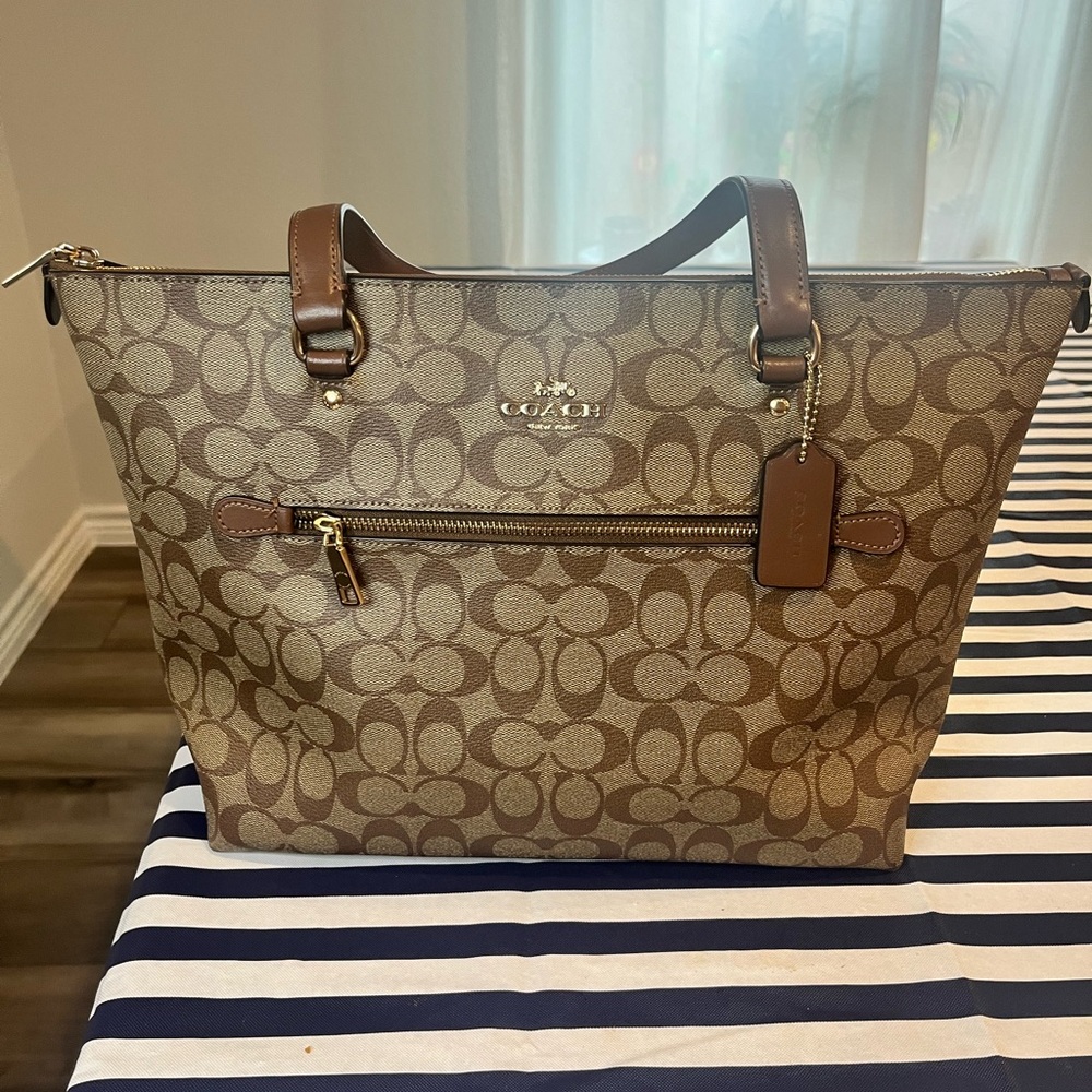 Coach Gallery Tote Shoulder Bag